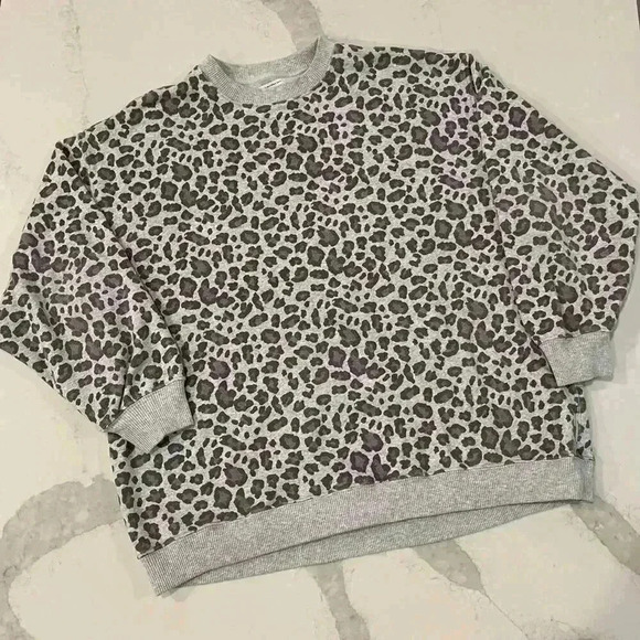 American Eagle Sweatshirt Gray Cheetah Jegging Fit Crewneck Oversized Women’s XS - Picture 1 of 5
